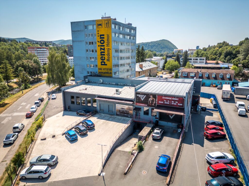 Budova MegaGym Medený Hámor